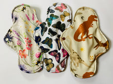 Load image into Gallery viewer, Pumpkin and Pickle Reusable cloth sanitary pads (Regular flow)