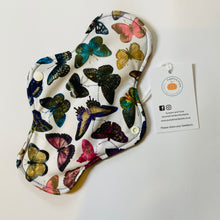 Load image into Gallery viewer, Pumpkin and Pickle Reusable cloth sanitary pads (Regular flow)